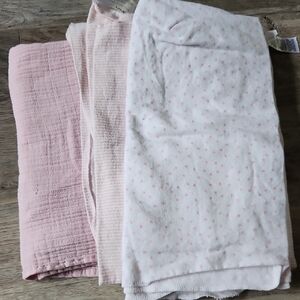 Carter's Pink and White Baby Cloth Set